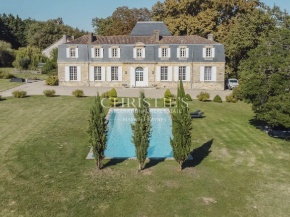 Cocumont – Magnificent 18th Century Chateau – 700m² on 11 Hectares, Swimming Pool with View