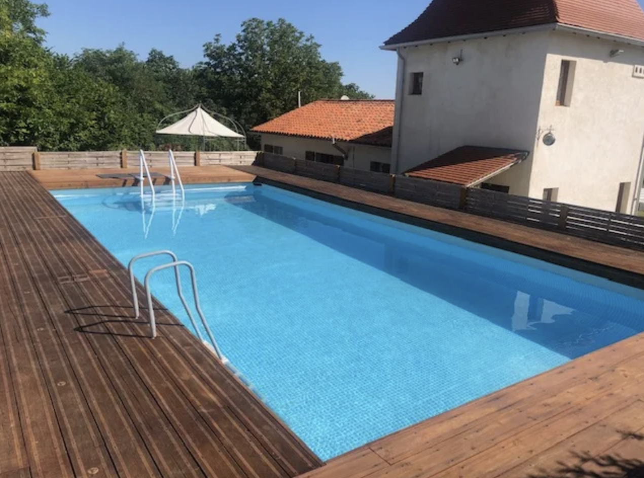 Pretty Detached Pigeonnier/Bungalow with Pool, Beautiful Hillside Views, in Good Condition, with 1.1 ha of land.