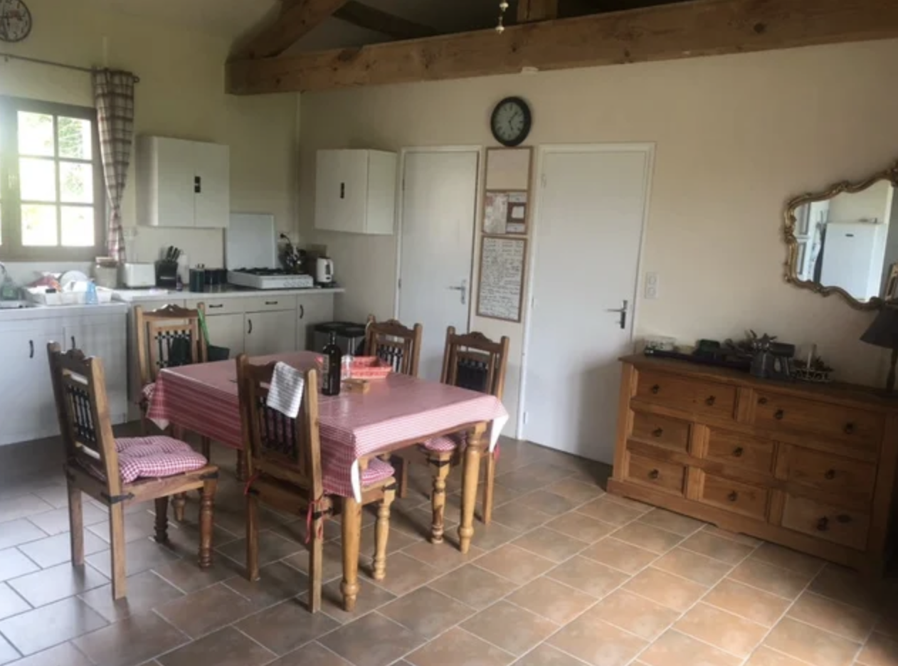 Pretty Detached Pigeonnier/Bungalow with Pool, Beautiful Hillside Views, in Good Condition, with 1.1 ha of land.