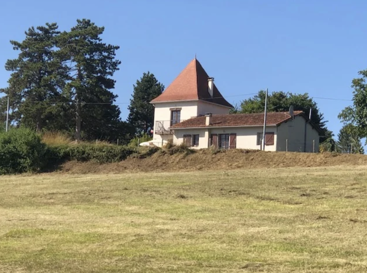 Pretty Detached Pigeonnier/Bungalow with Pool, Beautiful Hillside Views, in Good Condition, with 1.1 ha of land.