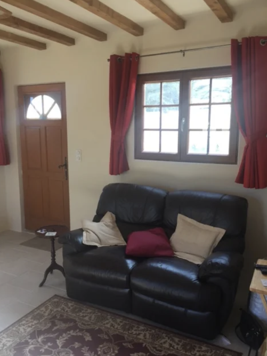 Pretty Detached Pigeonnier/Bungalow with Pool, Beautiful Hillside Views, in Good Condition, with 1.1 ha of land.