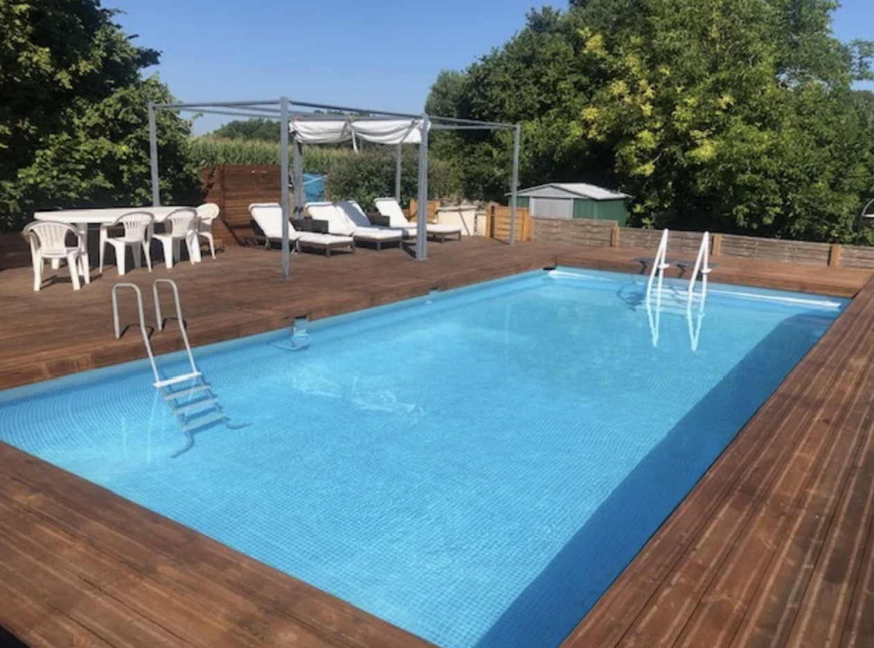 Pretty Detached Pigeonnier/Bungalow with Pool, Beautiful Hillside Views, in Good Condition, with 1.1 ha of land.