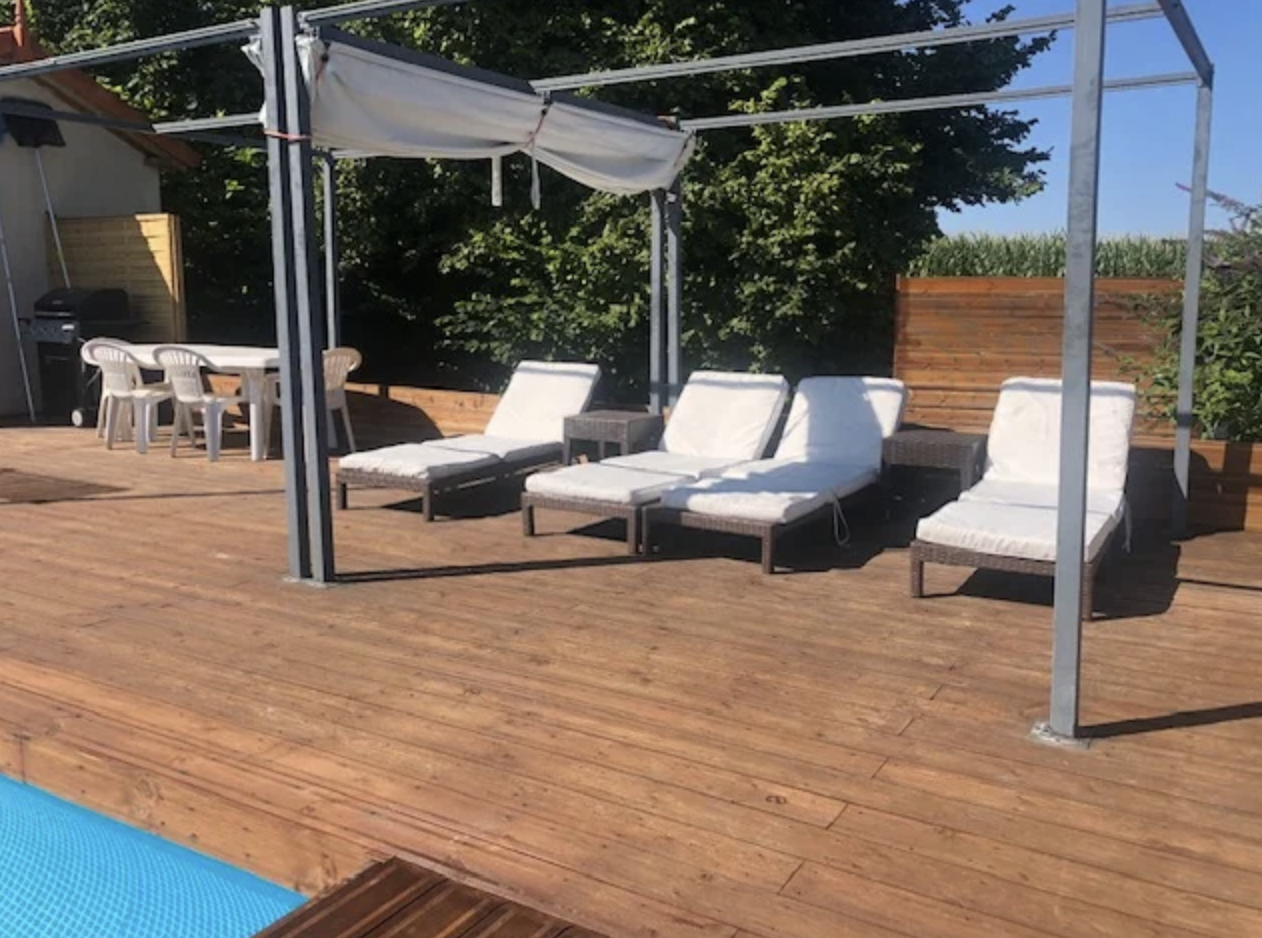 Pretty Detached Pigeonnier/Bungalow with Pool, Beautiful Hillside Views, in Good Condition, with 1.1 ha of land.