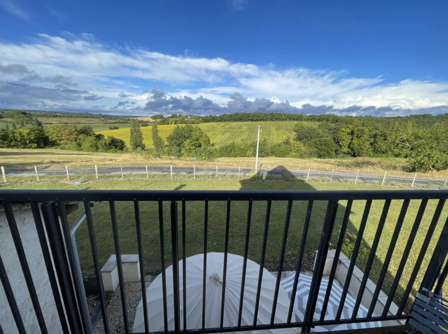 Pretty Detached Pigeonnier/Bungalow with Pool, Beautiful Hillside Views, in Good Condition, with 1.1 ha of land.