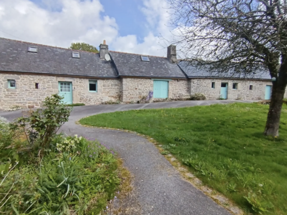 Longère with a Second Dwelling and a Large Plot of Land.
