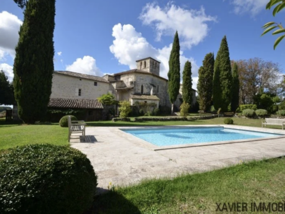 17th-Century Presbytery just 10 Minutes from Montaigu-De-Quercy.