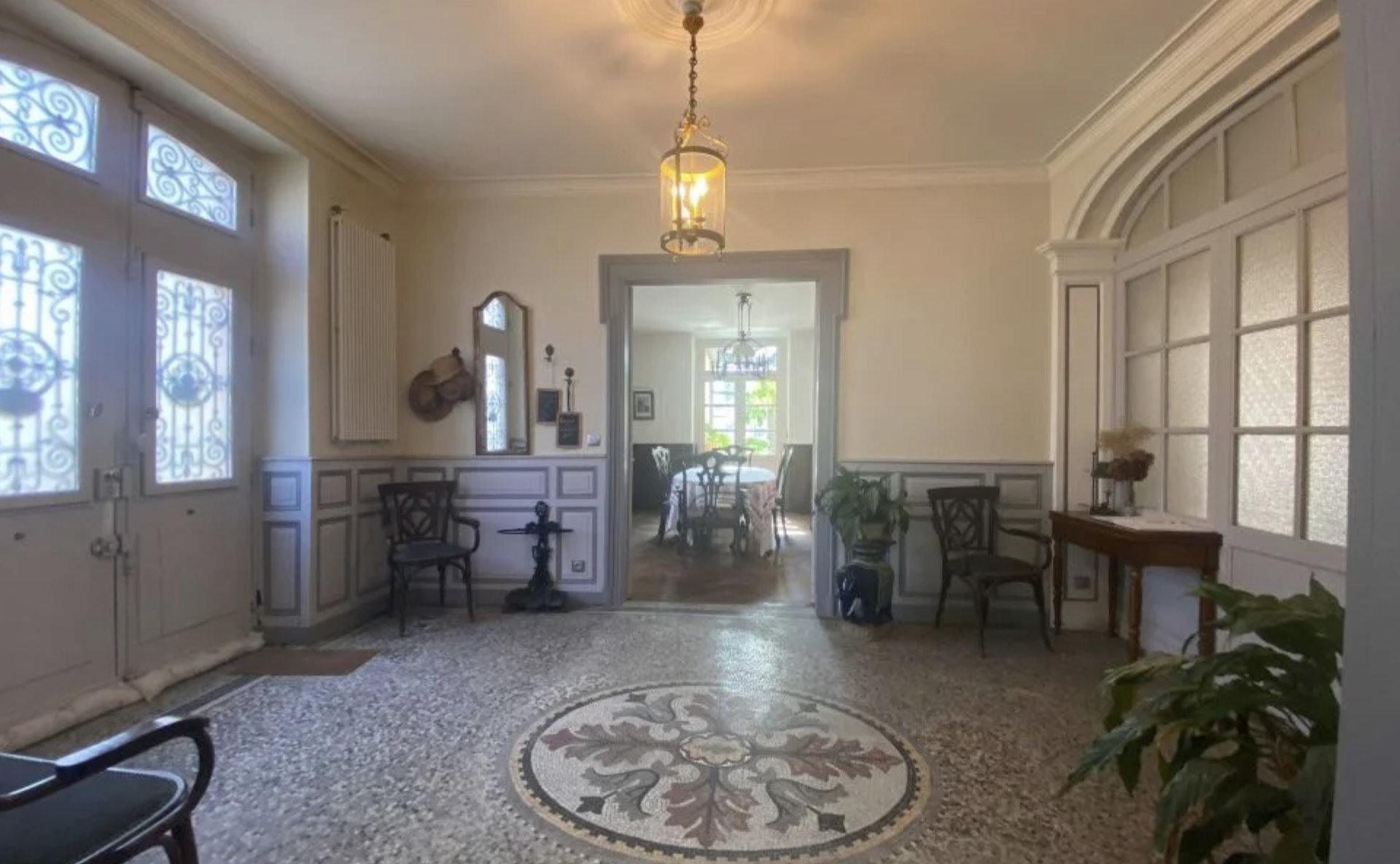 Graceful Belle Epoque Property, Packed with Period Features. Gîte, Mosaic Pool + Jacuzzi