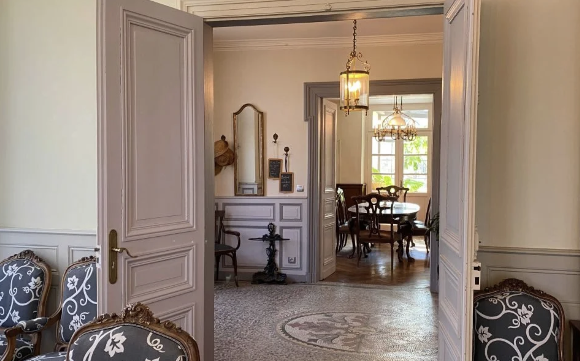 Graceful Belle Epoque Property, Packed with Period Features. Gîte, Mosaic Pool + Jacuzzi