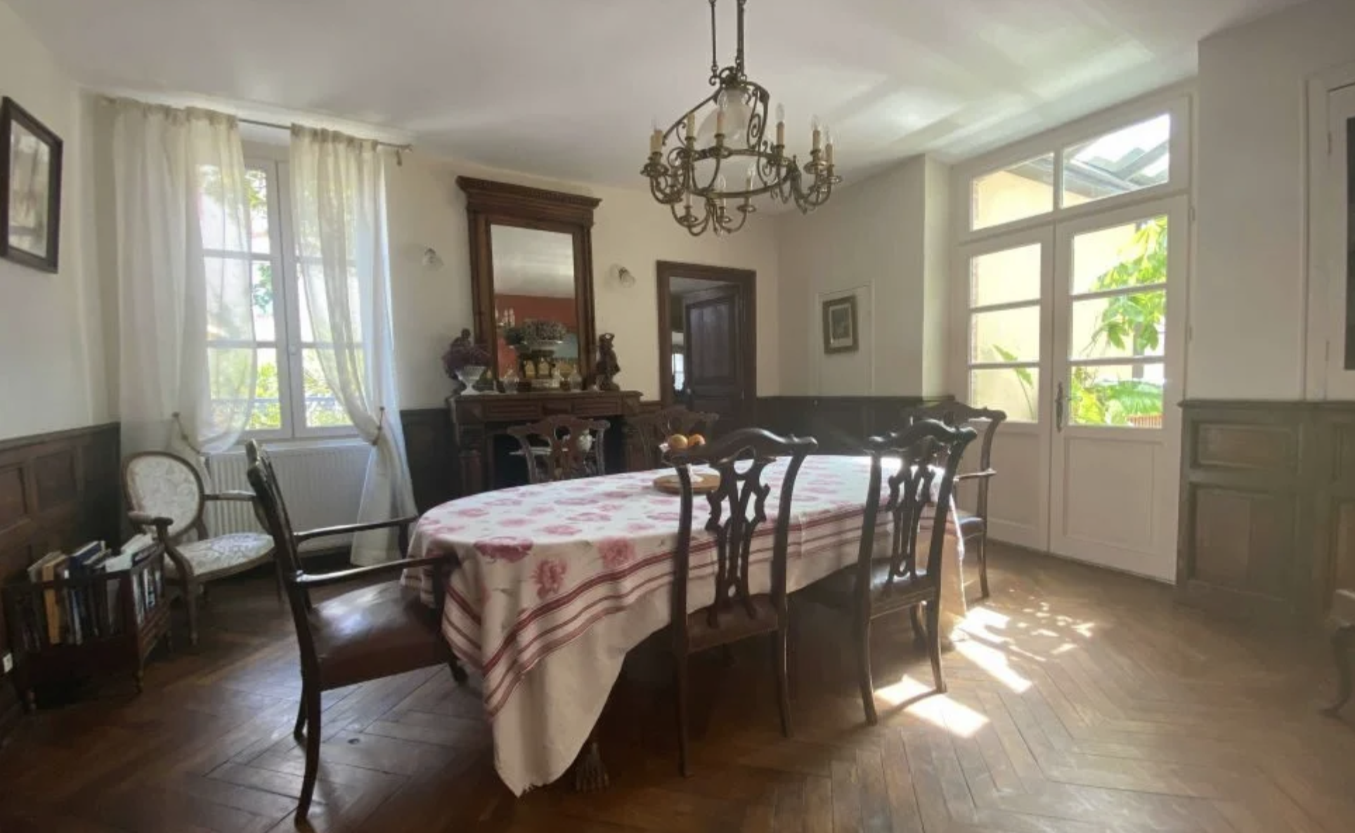 Graceful Belle Epoque Property, Packed with Period Features. Gîte, Mosaic Pool + Jacuzzi