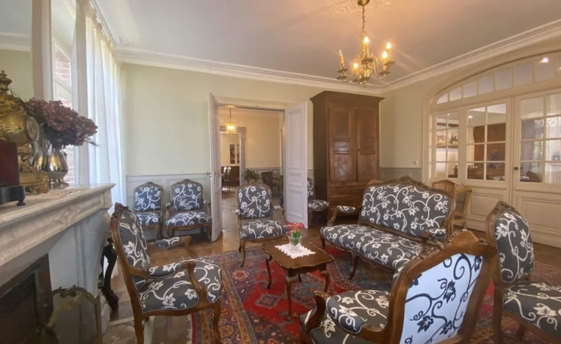 Graceful Belle Epoque Property, Packed with Period Features. Gîte, Mosaic Pool + Jacuzzi