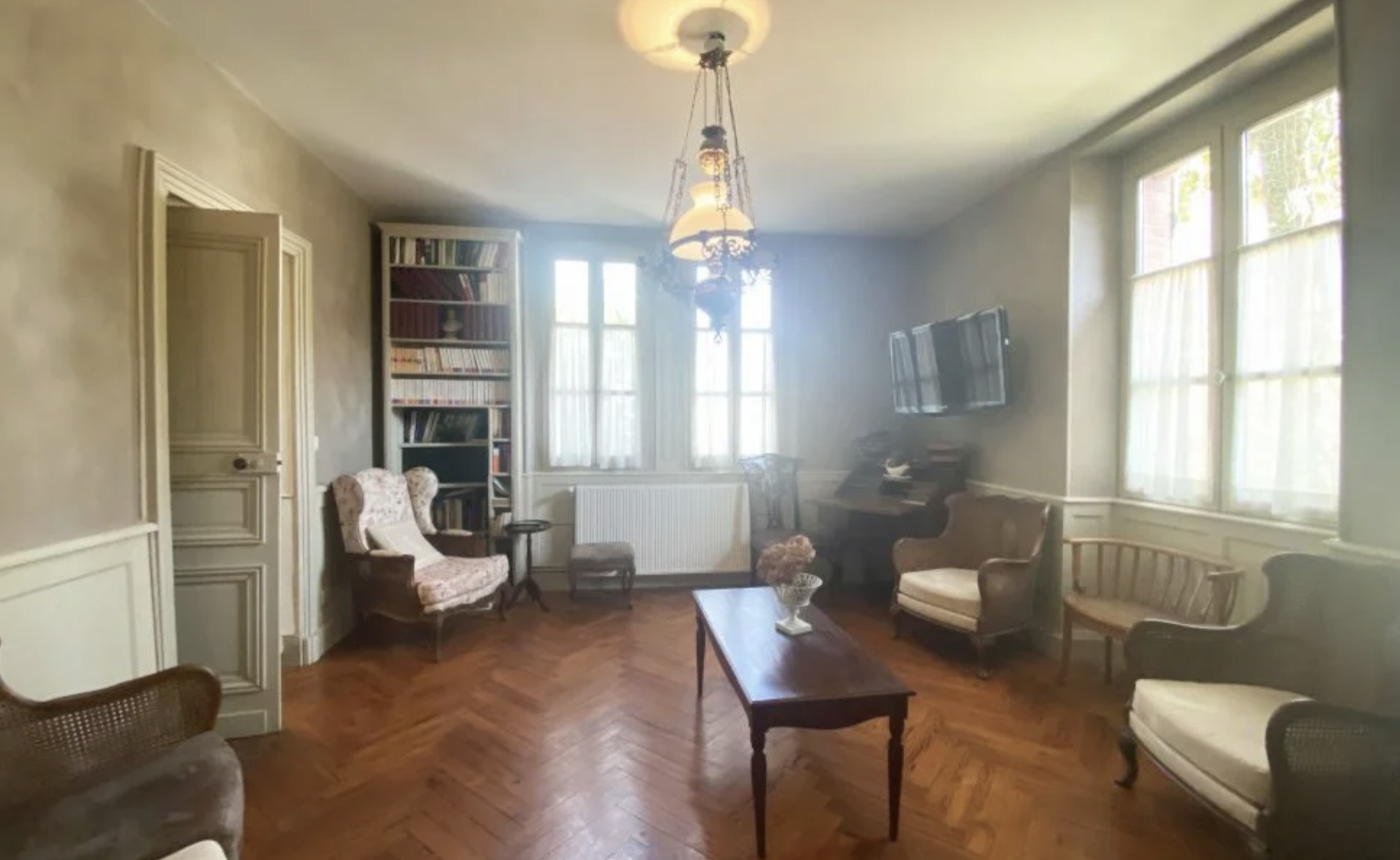 Graceful Belle Epoque Property, Packed with Period Features. Gîte, Mosaic Pool + Jacuzzi