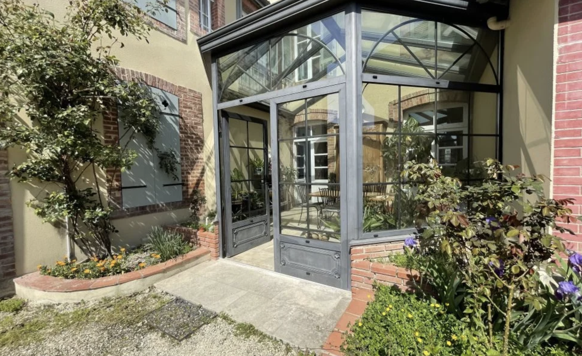 Graceful Belle Epoque Property, Packed with Period Features. Gîte, Mosaic Pool + Jacuzzi