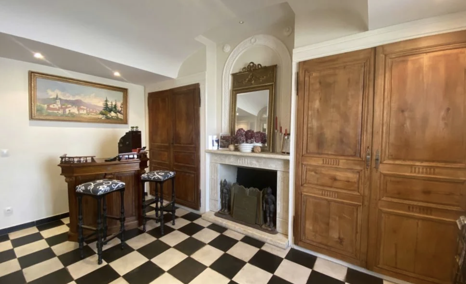 Graceful Belle Epoque Property, Packed with Period Features. Gîte, Mosaic Pool + Jacuzzi
