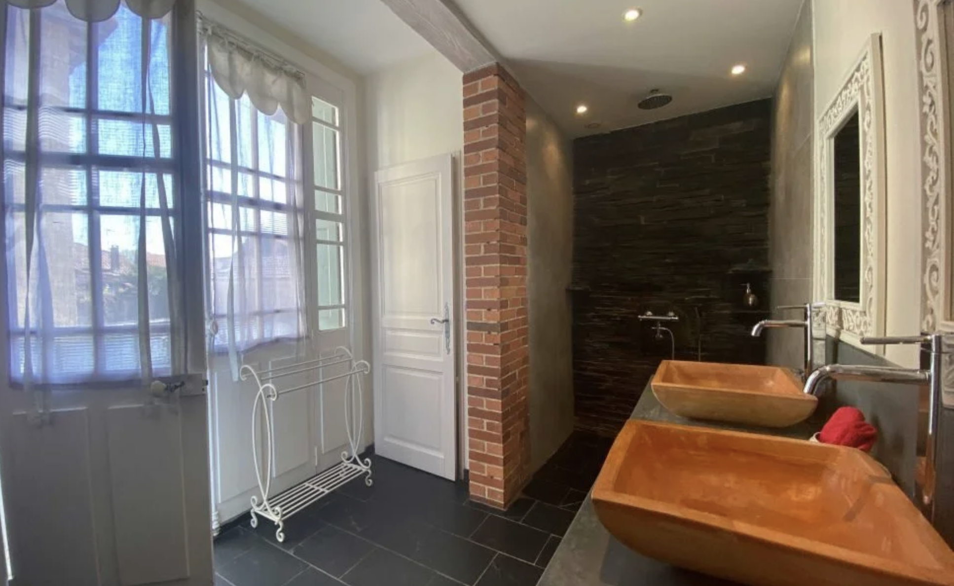 Graceful Belle Epoque Property, Packed with Period Features. Gîte, Mosaic Pool + Jacuzzi