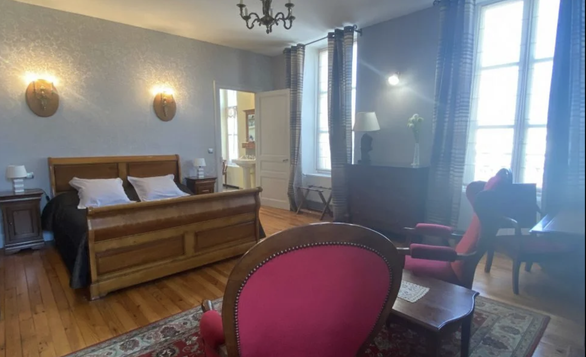 Graceful Belle Epoque Property, Packed with Period Features. Gîte, Mosaic Pool + Jacuzzi