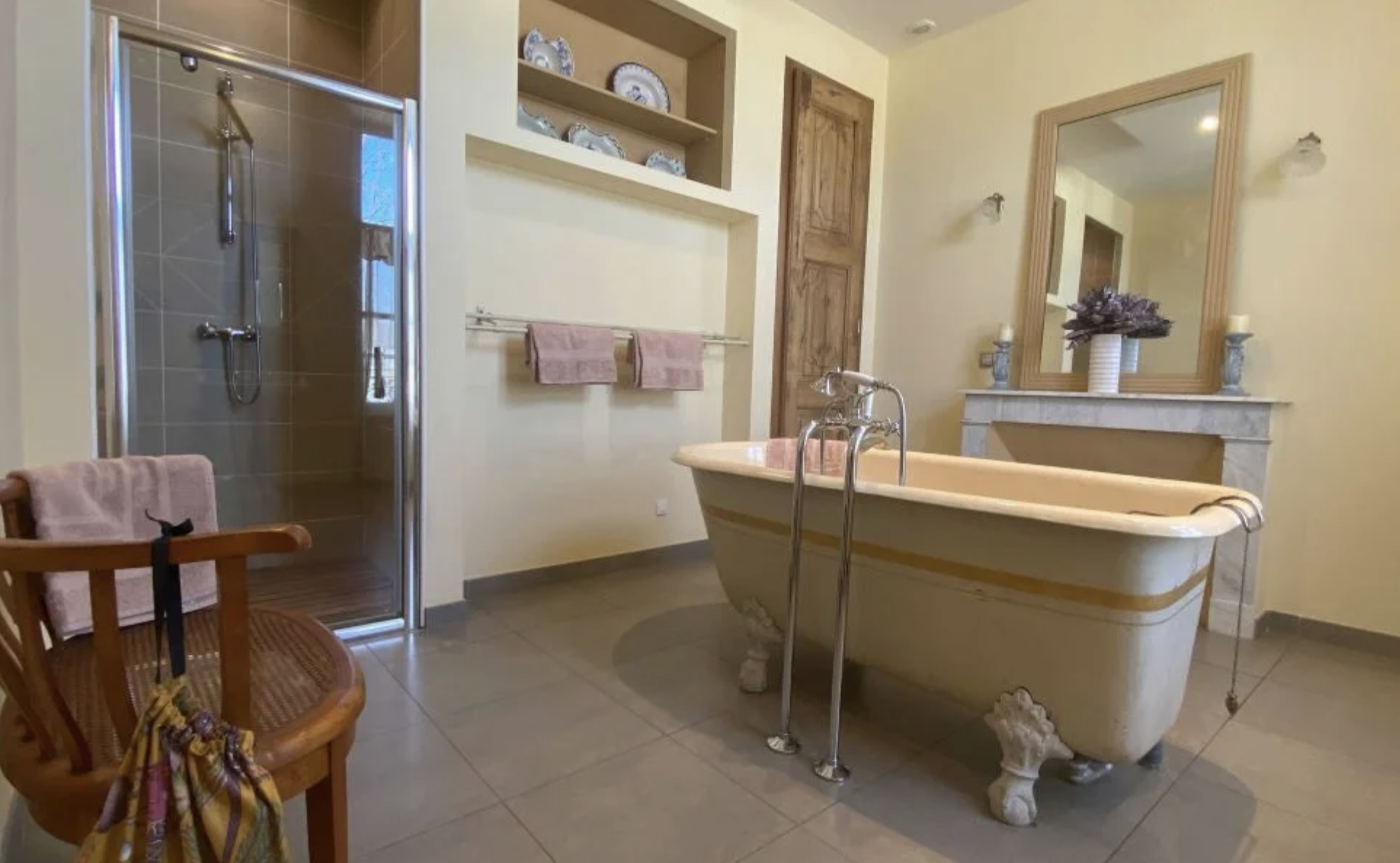Graceful Belle Epoque Property, Packed with Period Features. Gîte, Mosaic Pool + Jacuzzi