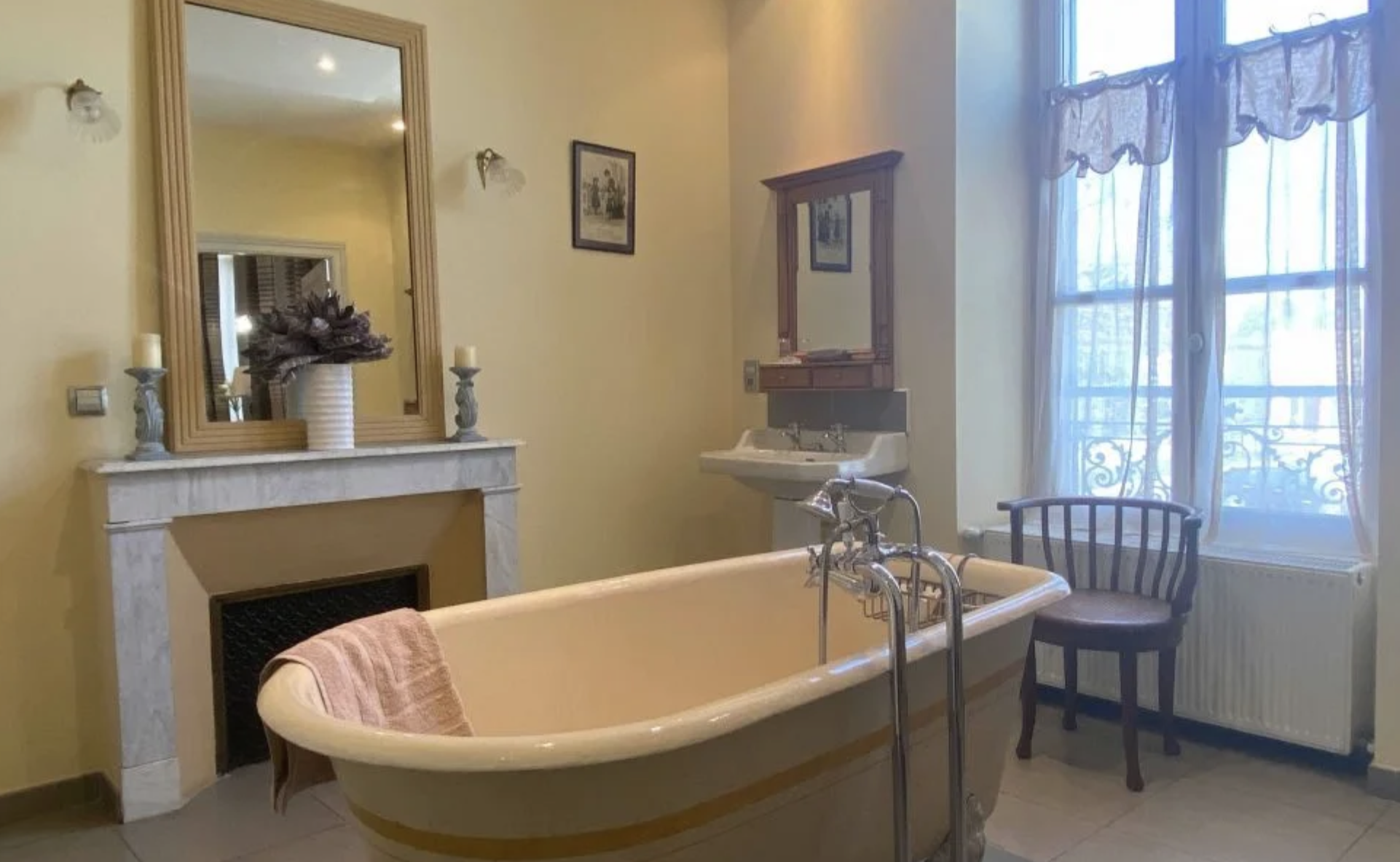 Graceful Belle Epoque Property, Packed with Period Features. Gîte, Mosaic Pool + Jacuzzi