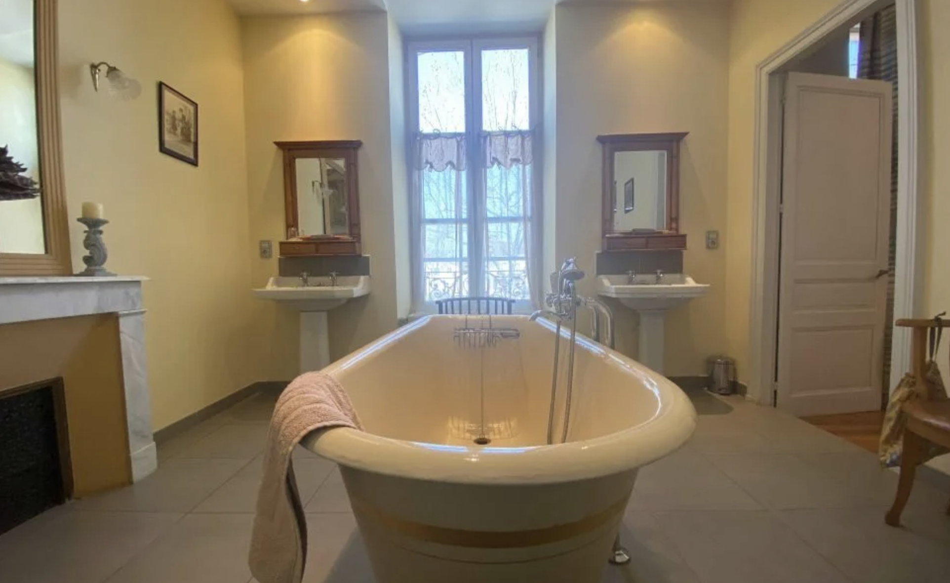 Graceful Belle Epoque Property, Packed with Period Features. Gîte, Mosaic Pool + Jacuzzi