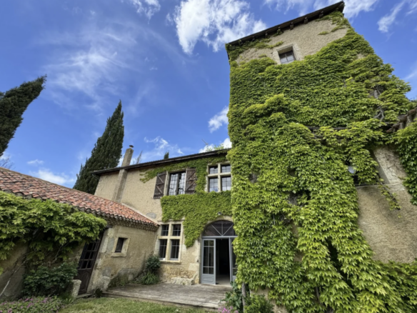 Rare 15th-Century Manor on 30 Hectares – at the Gates of Auch