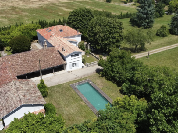 9 Bedroom Manor House of 406 m²