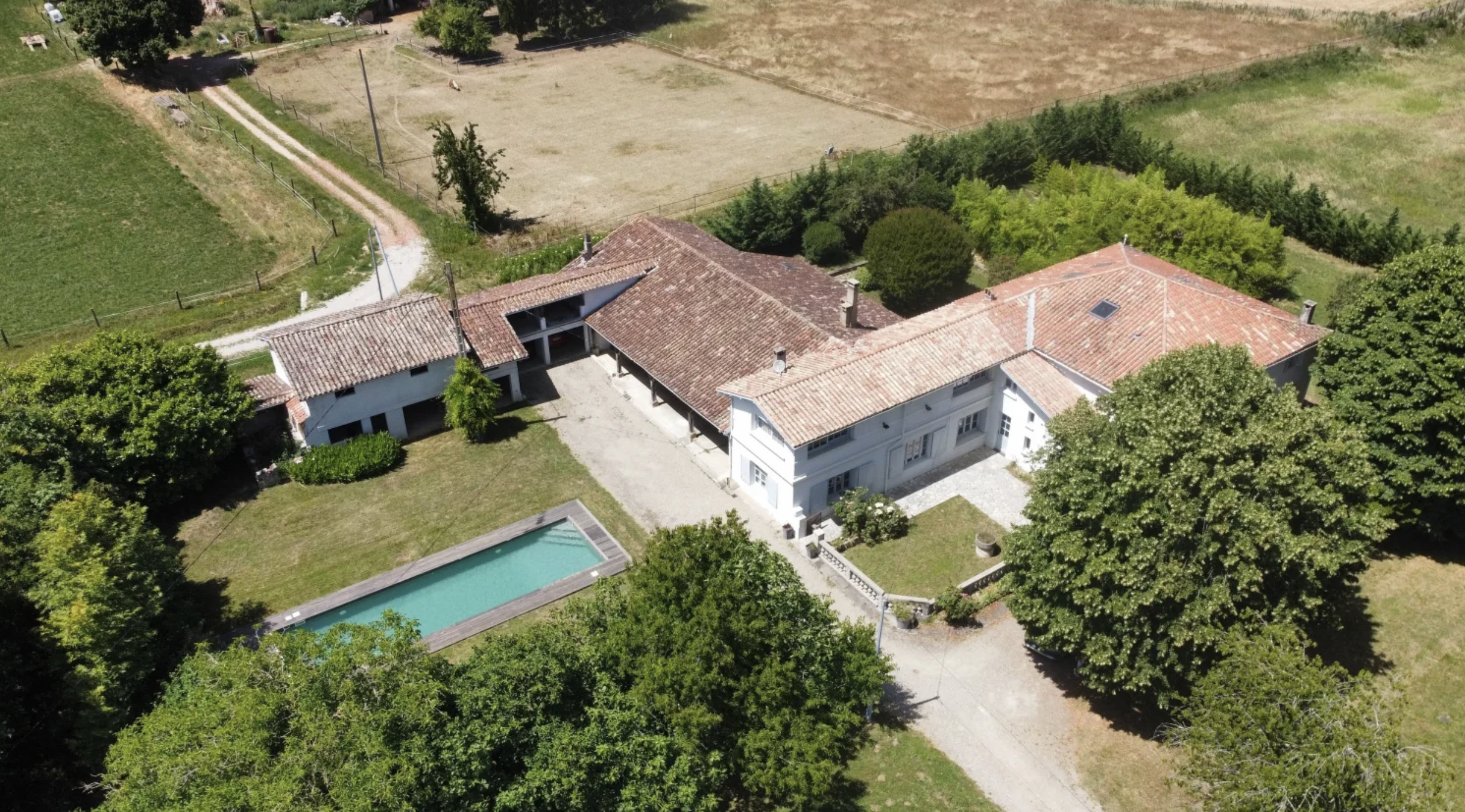Screenshot 2026-06-17 at 11.01.44 9 Bedroom Manor House of 406 m²